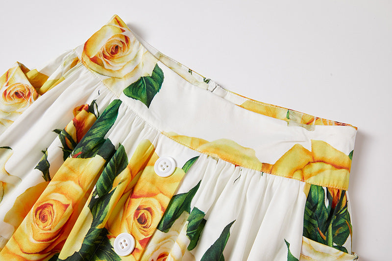 Conjunto floral de dos piezas con hombros descubiertos: un elegante conjunto de verano para mujer