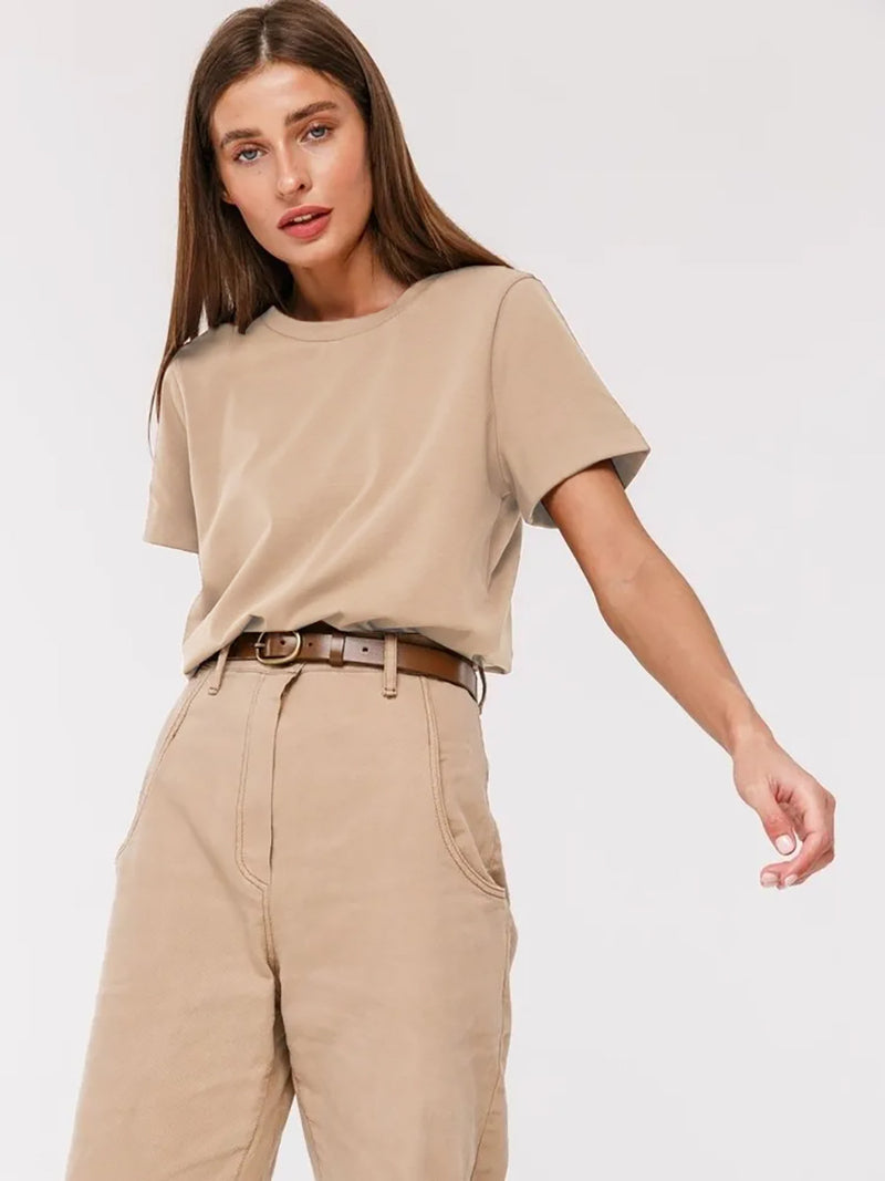 Camiseta clásica esencial: cómoda y elegante para el día a día.
