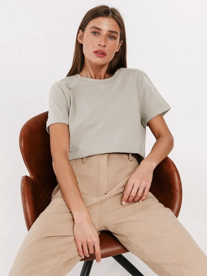 Camiseta clásica esencial: cómoda y elegante para el día a día.