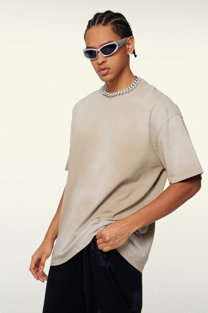 Oversized t-shirt
Washed t-shirt
Minimalist streetwear
Casual streetwear
Unisex t-shirt
Baggy tee
Urban fashion
Neutral tone tee
Trendy men’s t-shirt
Relaxed fit t-shirt
