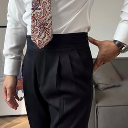 Elegante pantalón gurkha italiano de tiro alto para hombre: pantalón formal plisado de corte entallado.