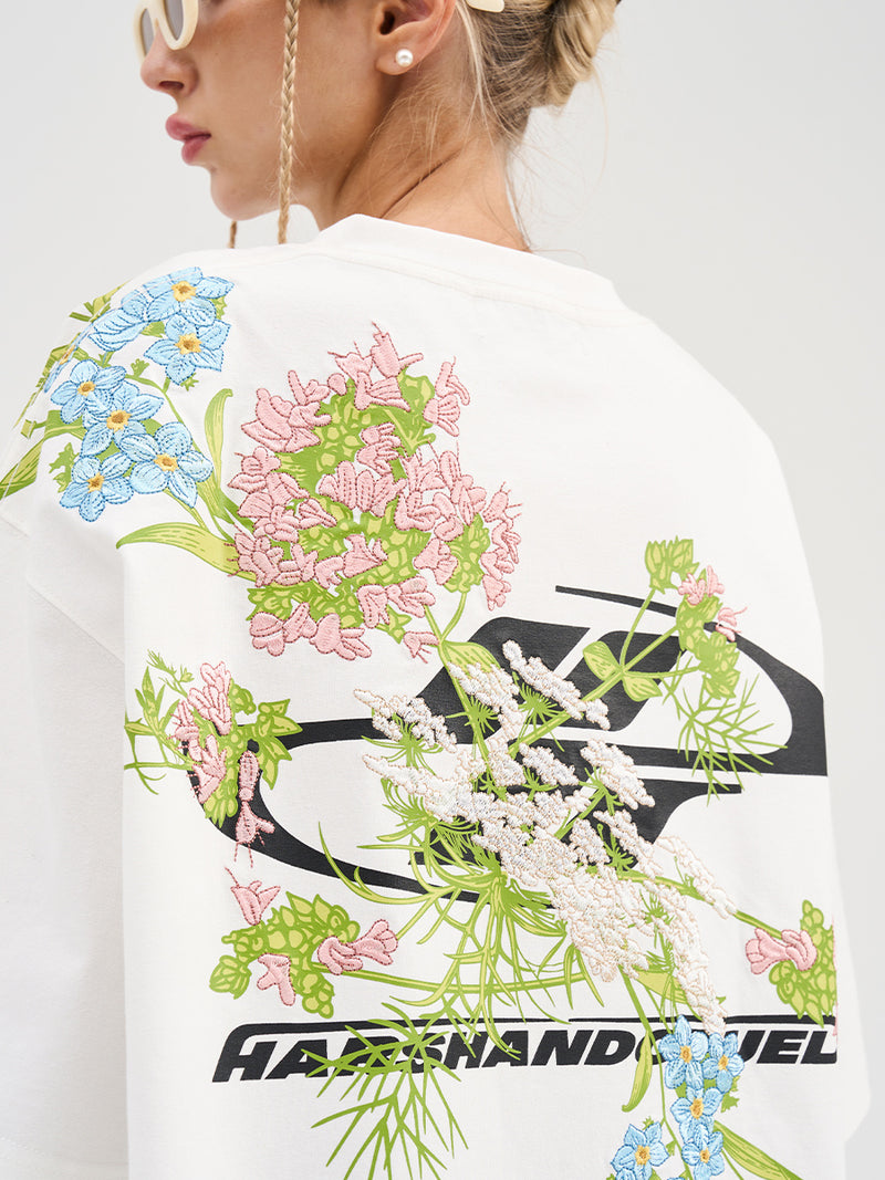 Cotton oversized t-shirt Oversized embroidered t-shirt
Floral embroidery t-shirt
Streetwear embroidered tee
Designer embroidered t-shirt
Unisex oversized t-shirt
Trendy streetwear fashion
High-quality embroidery tee
