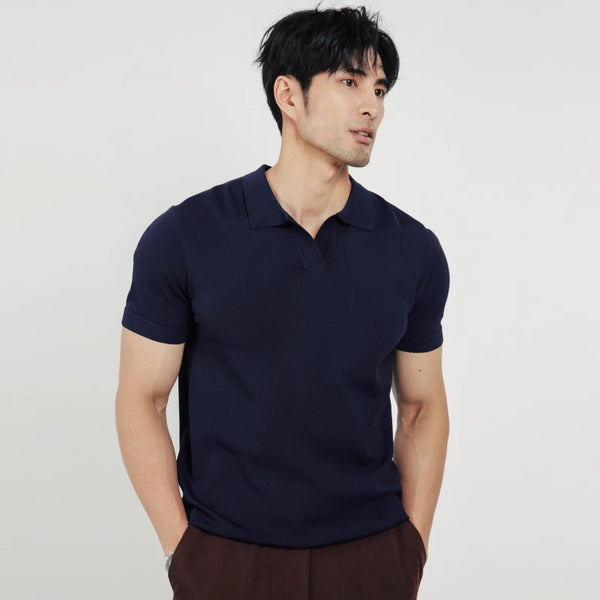 Men’s polo shirt
Slim fit knitted polo
Old money polo shirt
Short sleeve casual polo
Classic men’s summer shirt
Smart casual polo for men
Modern fitted polo for men
Men’s minimalist fashion
Smart casual old money outfit
Old money aesthetic clothing
