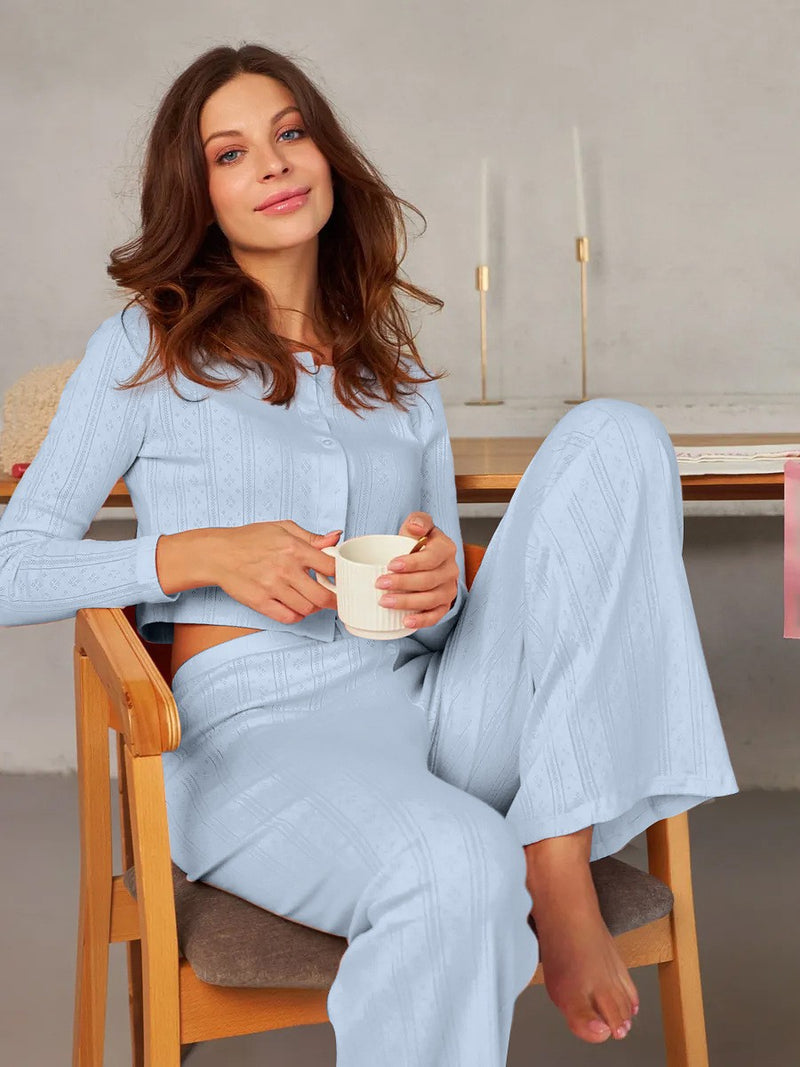 Women’s knit lounge set
Ribbed two-piece outfit
Cozy lounge wear
Trendy matching set
Flare pants and cardigan
