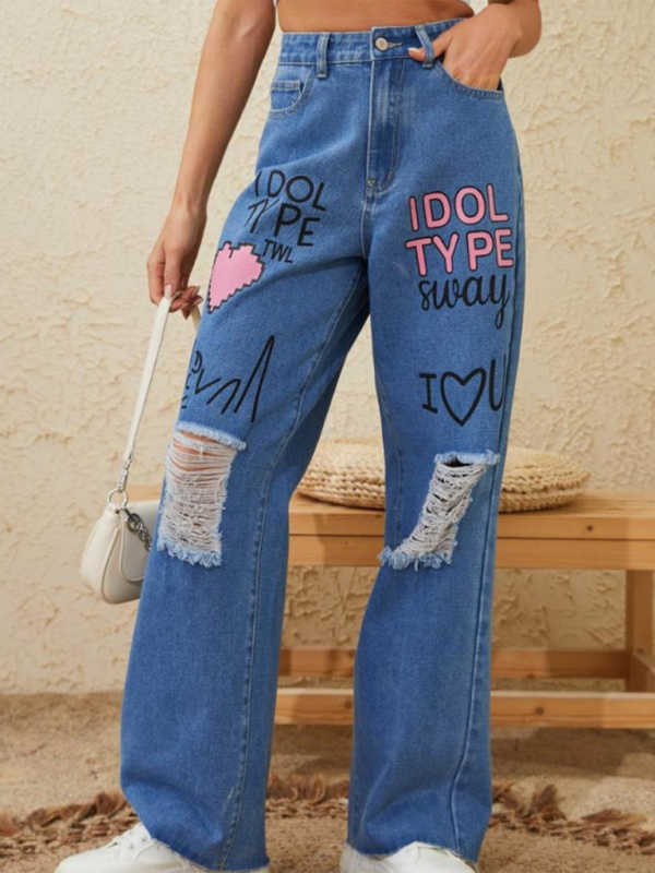 Wide-leg ripped jeans
Street style baggy jeans
High-waist graphic denim
Trendy ripped jeans for women
Distressed baggy jeans
Casual urban fashion
Vintage-inspired streetwear