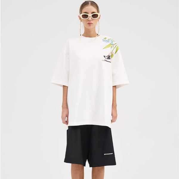 Oversized embroidered t-shirt
Floral embroidery t-shirt
Streetwear embroidered tee
Designer embroidered t-shirt
Unisex oversized t-shirt
Trendy streetwear fashion
High-quality embroidery tee