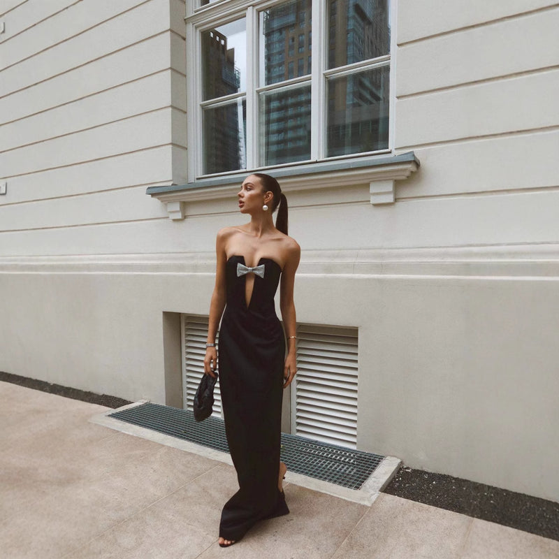 Black evening gown
Strapless formal dress
Elegant black dress
Long black dress for events
Gala dress for women
Classy cocktail dress
Chic evening wear