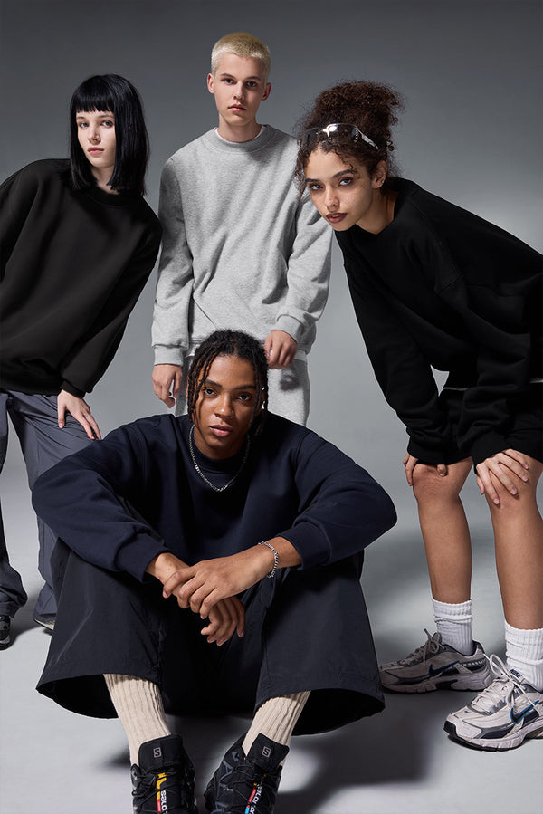 Unisex Fleece-lined Sweatshirt,
Round Neck Sweatshirt,
Drop Shoulder Sweatshirt,
Basic Sweatshirt,
Single-layer Sweatshirt,
Everyday Wear,
Casual Fit Sweatshirt,
Comfortable Sweatshirt,
Warm Fleece-lined Top,
Unisex Clothing,
Relaxed Fit Sweatshirt,
Soft Fleece Lining,
Breathable Sweatshirt,
Men’s and Women’s Sweatshirt,
Casual Streetwear Sweatshirt,
Cozy Sweatshirt,
Indoor and Outdoor Wear,
Layering Sweatshirt,
Essential Basic Sweatshirt,
Versatile Fleece Top,