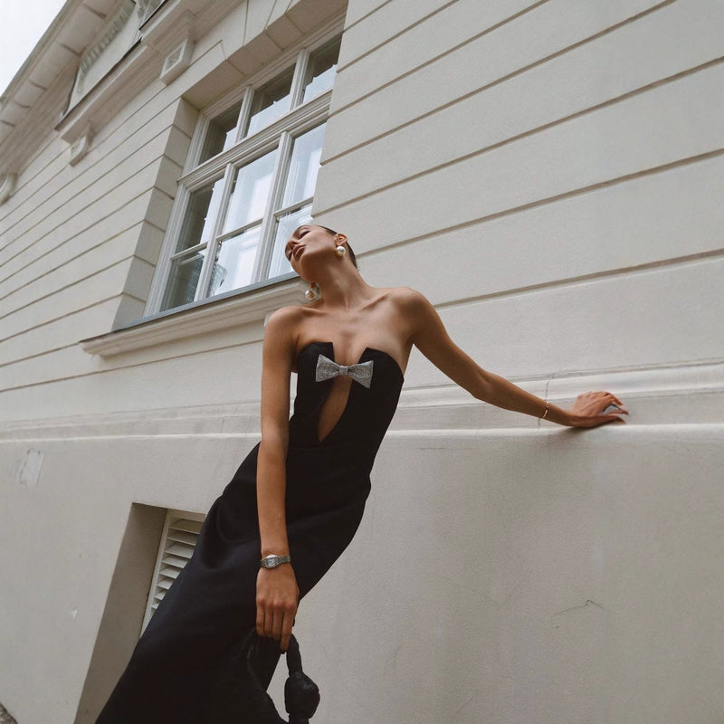 Black evening gown
Strapless formal dress
Elegant black dress
Long black dress for events
Gala dress for women
Classy cocktail dress
Chic evening wear