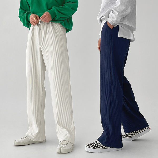 Men's wide-leg trousers
Relaxed fit pants for men
Minimalist fashion for men
Casual streetwear trousers
Modern men’s fashion