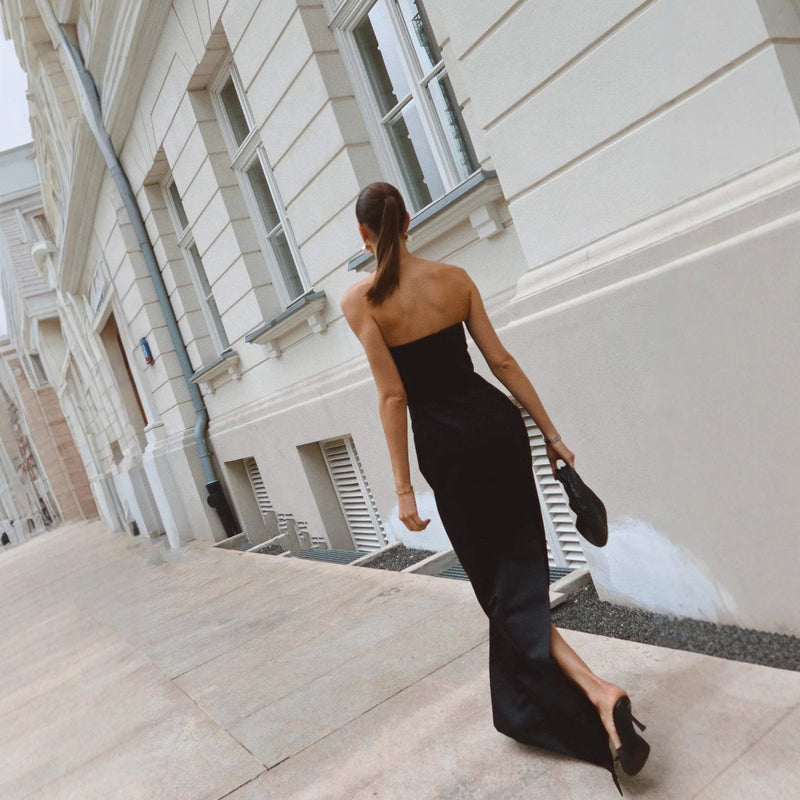 Black evening gown
Strapless formal dress
Elegant black dress
Long black dress for events
Gala dress for women
Classy cocktail dress
Chic evening wear