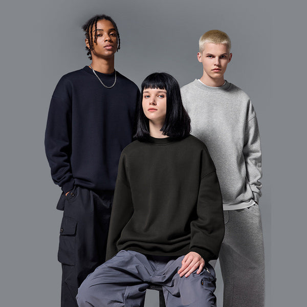 Unisex Fleece-lined Sweatshirt,
Round Neck Sweatshirt,
Drop Shoulder Sweatshirt,
Basic Sweatshirt,
Single-layer Sweatshirt,
Everyday Wear,
Casual Fit Sweatshirt,
Comfortable Sweatshirt,
Warm Fleece-lined Top,
Unisex Clothing,
Relaxed Fit Sweatshirt,
Soft Fleece Lining,
Breathable Sweatshirt,
Men’s and Women’s Sweatshirt,
Casual Streetwear Sweatshirt,
Cozy Sweatshirt,
Indoor and Outdoor Wear,
Layering Sweatshirt,
Essential Basic Sweatshirt,
Versatile Fleece Top,