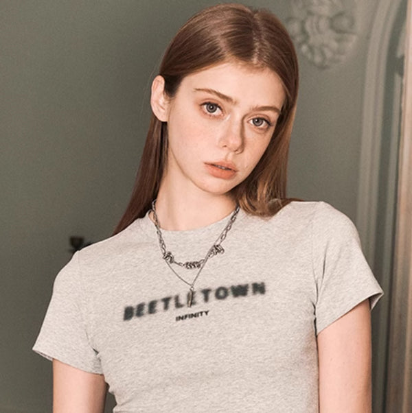 Graphic baby tee
Cropped fitted T-shirt
Trendy Y2K crop top
Minimalist aesthetic tee
Streetwear fashion t-shirt