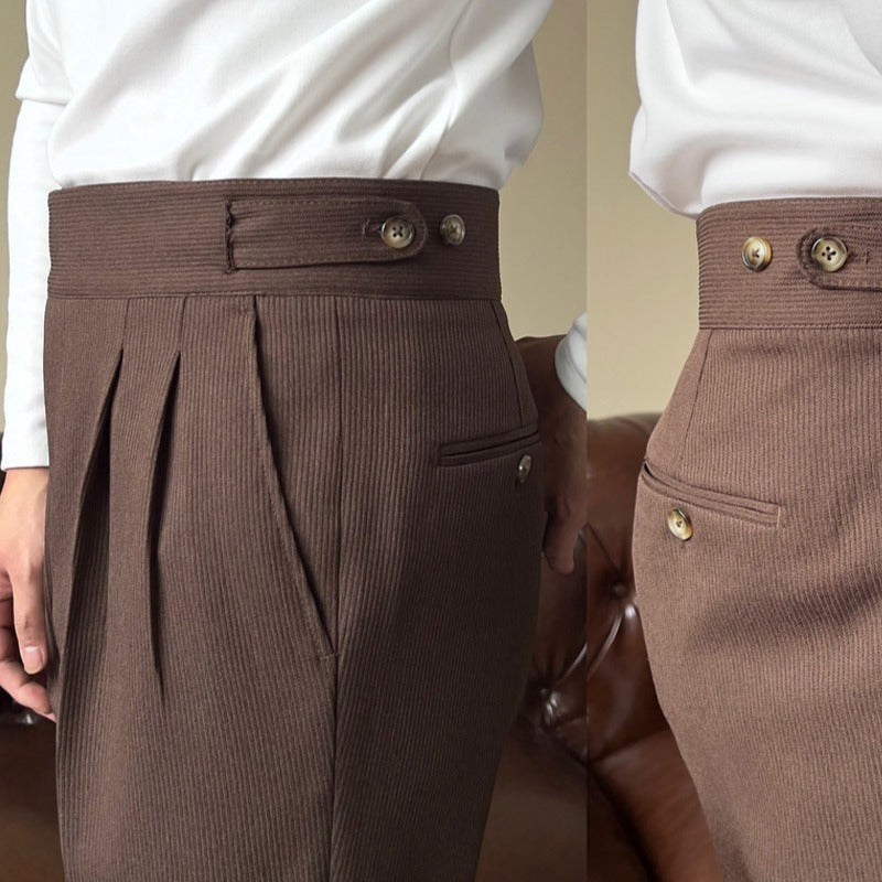 Elegante pantalón gurkha italiano de tiro alto para hombre: pantalón formal plisado de corte entallado.