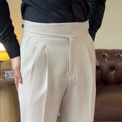 Elegante pantalón gurkha italiano de tiro alto para hombre: pantalón formal plisado de corte entallado.