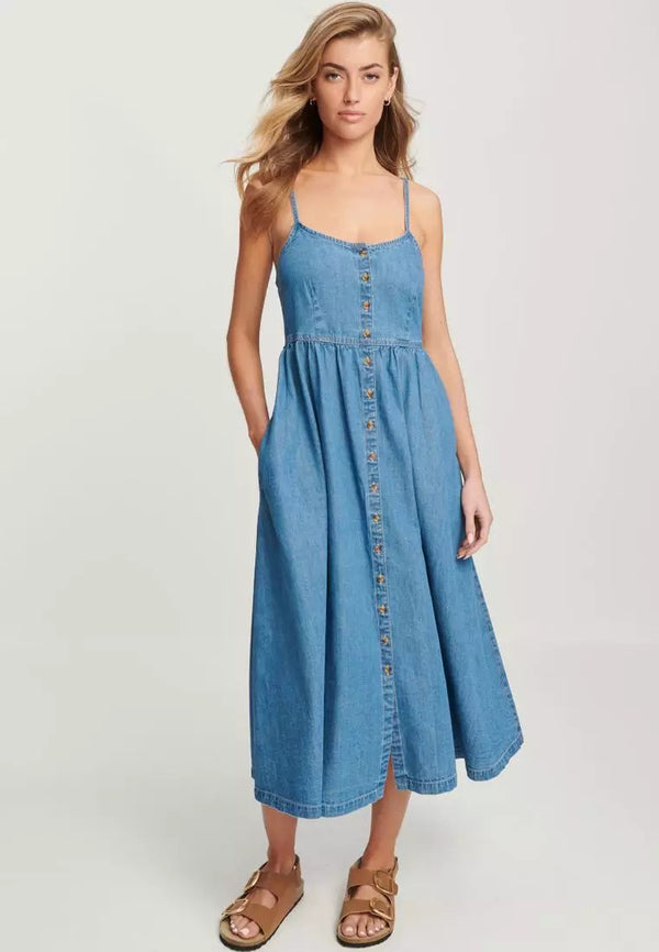 adjustable strap denim dress

button-down cotton denim midi

casual denim outfit for women

sleeveless dress for summer vacation

denim travel dress for women

simple everyday denim dress


