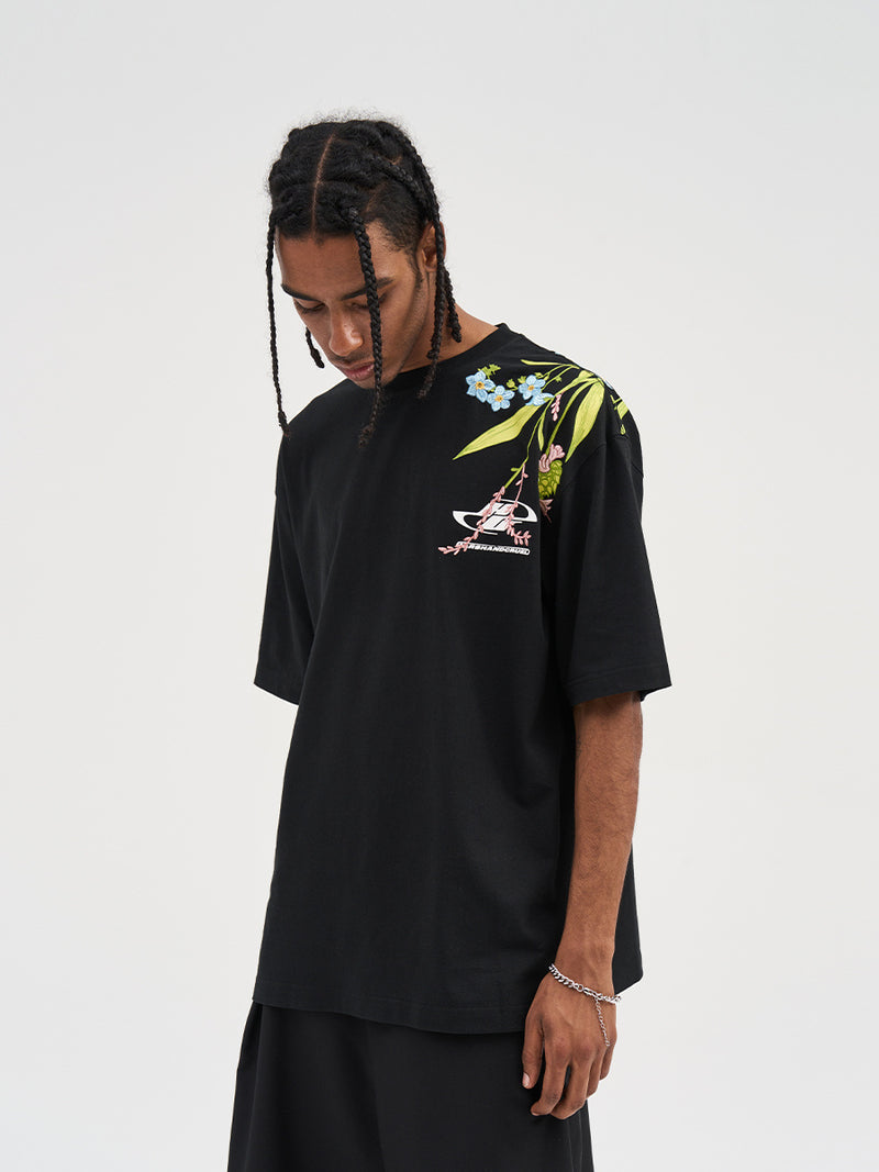 Oversized embroidered t-shirt
Floral embroidery t-shirt
Streetwear embroidered tee
Designer embroidered t-shirt
Unisex oversized t-shirt
Trendy streetwear fashion
High-quality embroidery tee