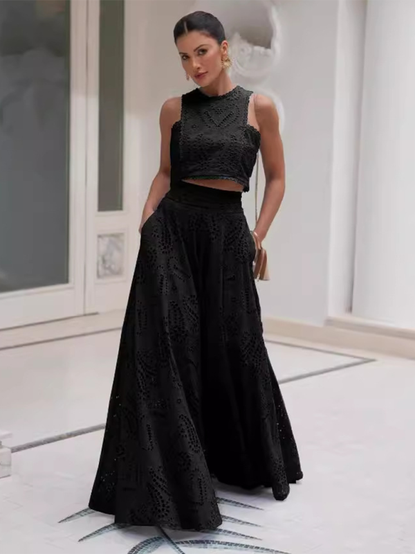 Elegante vestido rosa de vacaciones de dos piezas con ojales: top corto y falda larga 
