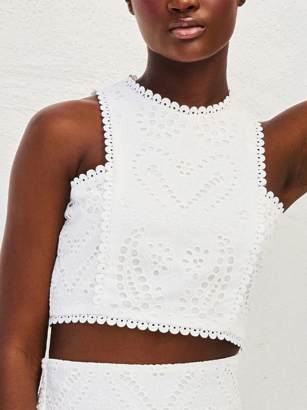 Elegante vestido rosa de vacaciones de dos piezas con ojales: top corto y falda larga 